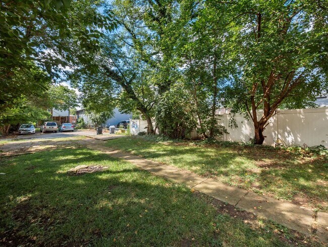 Building Photo - 383 E 13th Ave