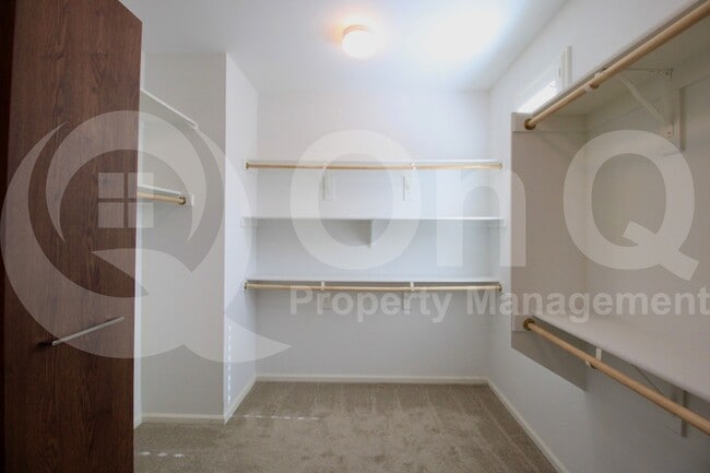 Building Photo - 3080 S Jasmine Dr