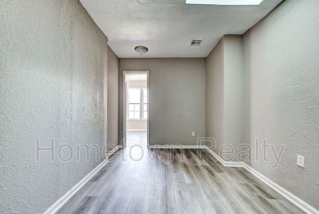 Building Photo - 2120 N Glen Ellyn St