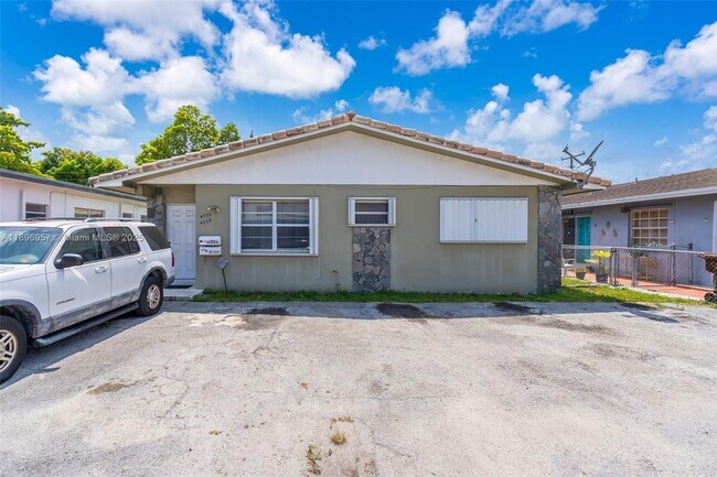 Building Photo - 4776 E 10th Ave