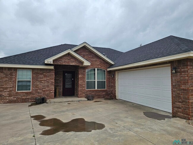 Primary Photo - 2214 Boxwood Cir