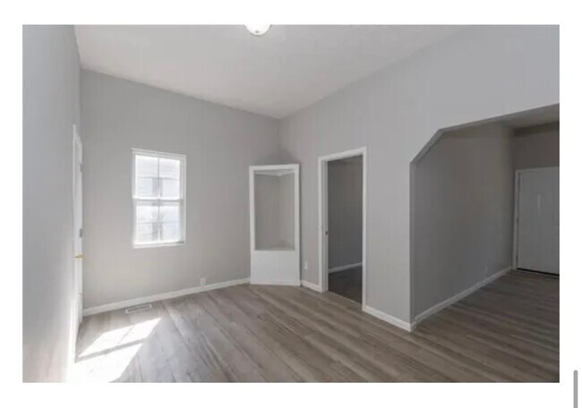 Building Photo - 1033 N Belmont Ave