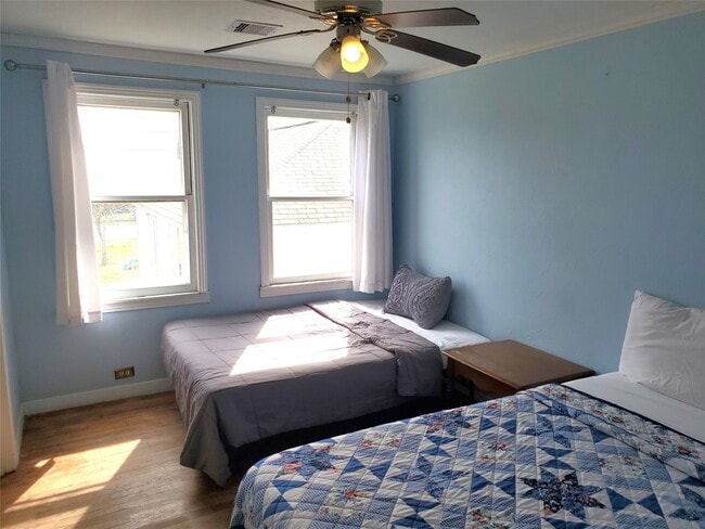 Building Photo - 2116 Grover Ave