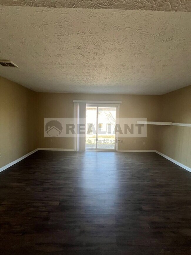 Building Photo - 1646 Foxhaven Dr