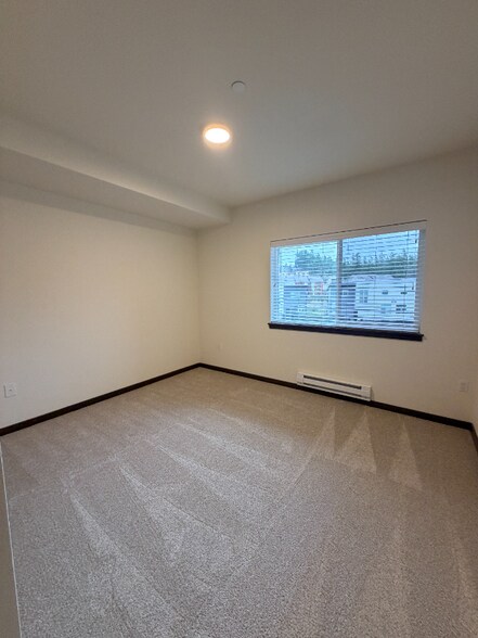 Building Photo - 580 8th Ave NE