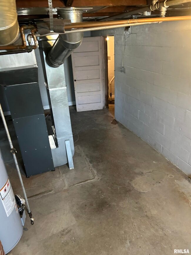 Building Photo - 405 Keller St