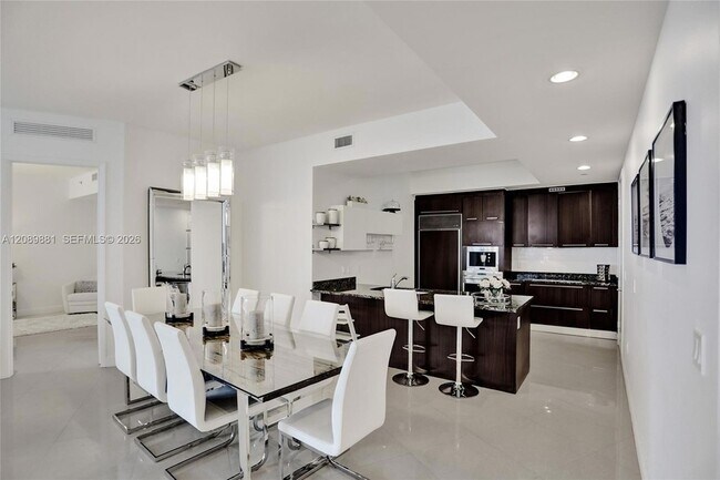 Building Photo - 15901 Collins Ave