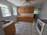 Building Photo - Lower 2 bedroom unit.