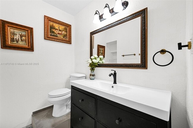 Building Photo - 6840 SW 26th Ct