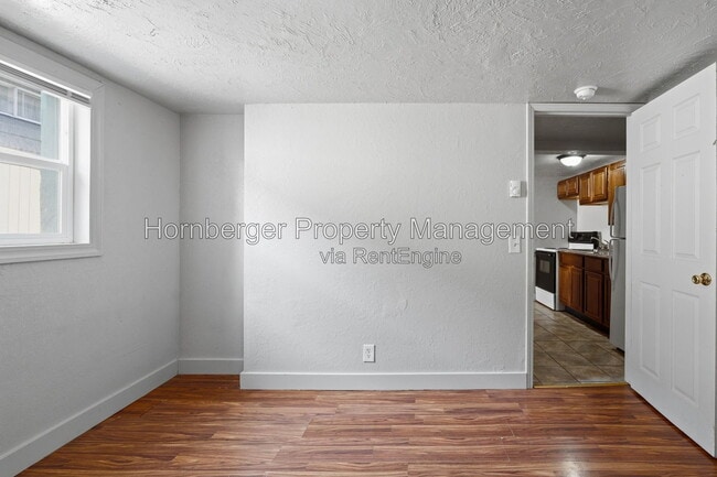 Building Photo - 1108 W 12th Ave