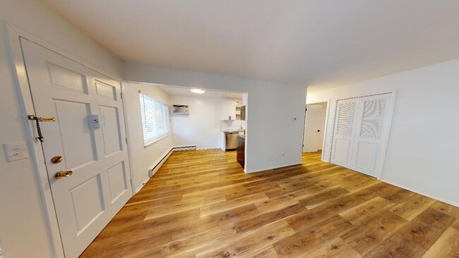 Building Photo - Fully Renovated 1 Bedroom - Triangle Distr...