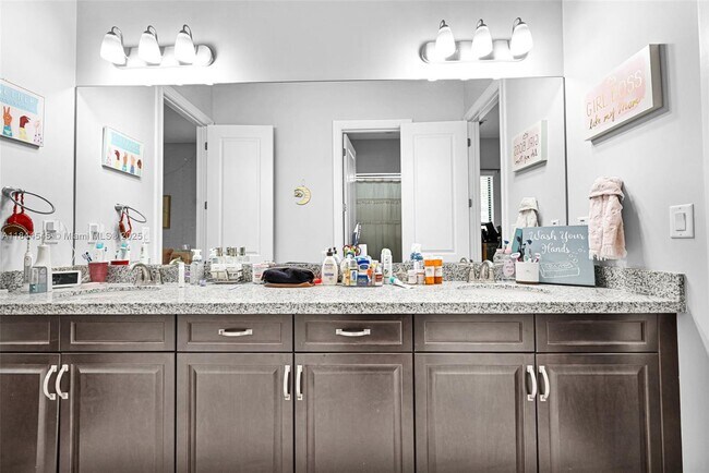 Building Photo - 8855 Watercrest Cir W