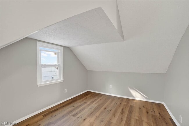 Building Photo - 303 S Green Rd