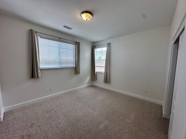 Building Photo - 10735 Ridgebrook Dr