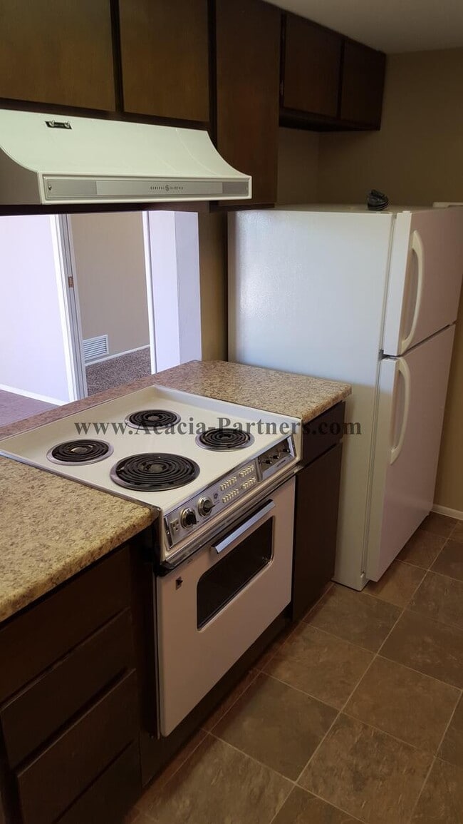 Building Photo - 3 Bedroom Eastside w/ Carport, Fireplace &...