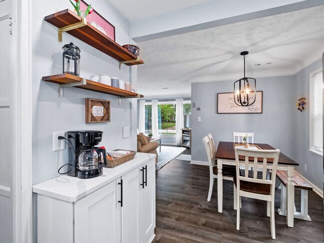 Building Photo - 6771 Greenleaf Ave