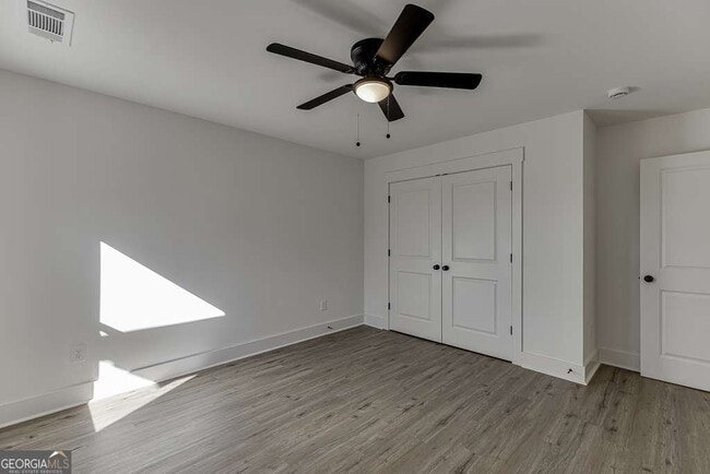 Building Photo - 569 Clayton St