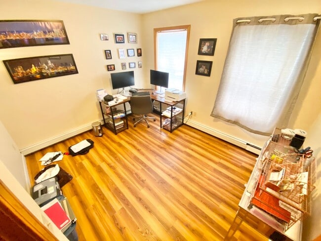 Building Photo - 3 Bedroom Apartment in Home VT Available 8/1!
