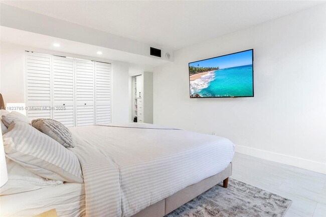 Building Photo - 2821 N Miami Beach Blvd