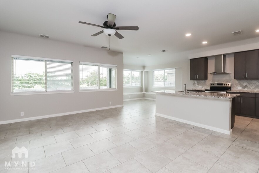 Building Photo - 12325 Treeline Dr