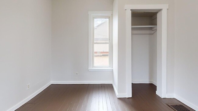 Building Photo - 1408 Maple Ave NE