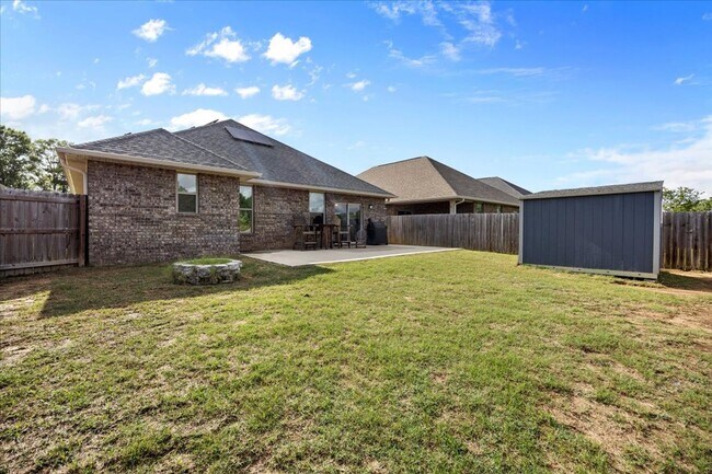 Building Photo - 3 bedroom 2 bathroom- GREAT Location in Pace!