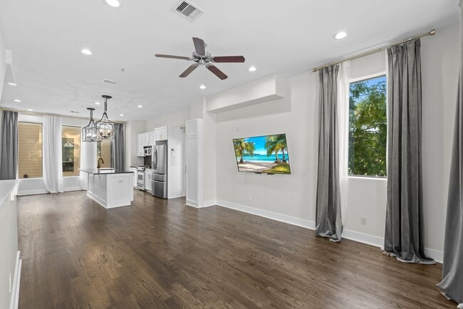 Building Photo - Rare 2BR/2BA Townhome with Spacious Yard i...
