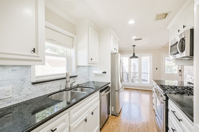 Building Photo - 9714 Railton St