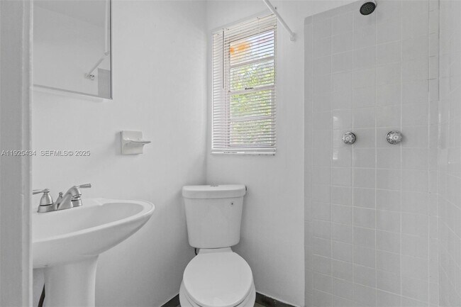 Building Photo - 4630 SW 13th Terrace