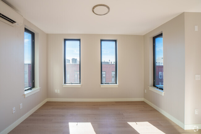 1.5BR, 1BA - 737SF - Living Room - 400 West Broadway