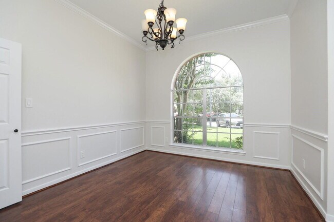 Building Photo - 25215 Aughton Dr