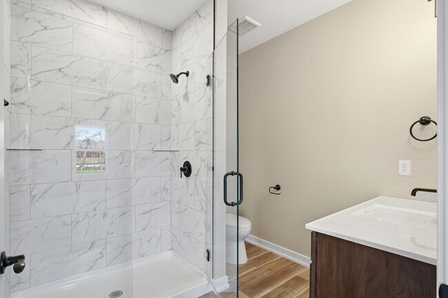 Building Photo - 1044 Stonehaven Dr