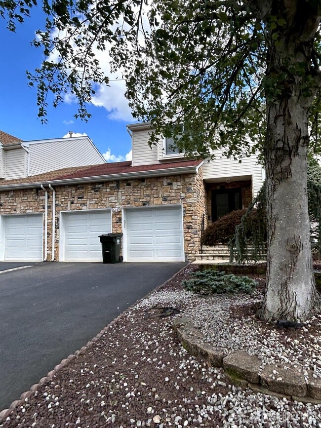 Building Photo - 27 Kingfisher Ct