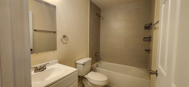 Building Photo - 3 bedroom 2 bath 1 car garage