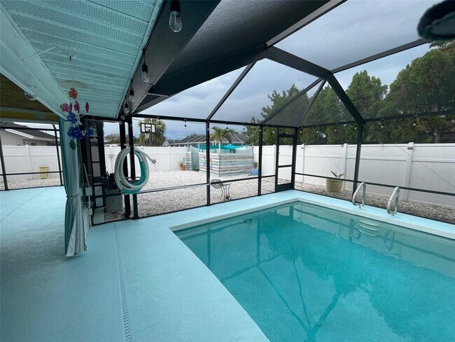 Building Photo - 6108 11th Ave W