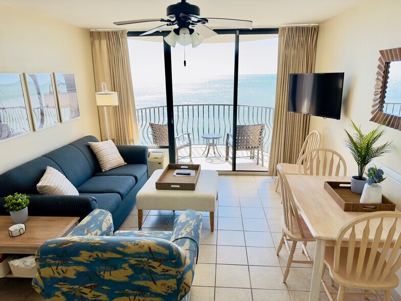 Living Room - 2406 N Ocean Blvd