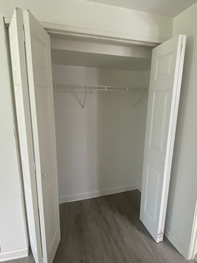 Building Photo - South Asheville Apartment. 1 Bedroom/1 Bat...