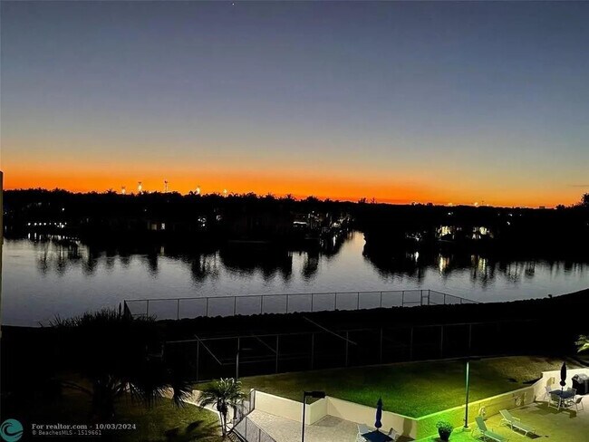 Building Photo - 364 Golfview Rd