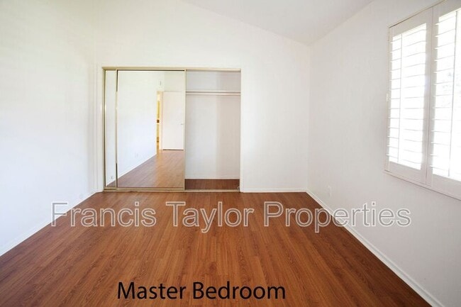 Building Photo - 3685 Vista Campana N