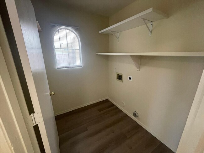 Building Photo - 324 W Colt Rd