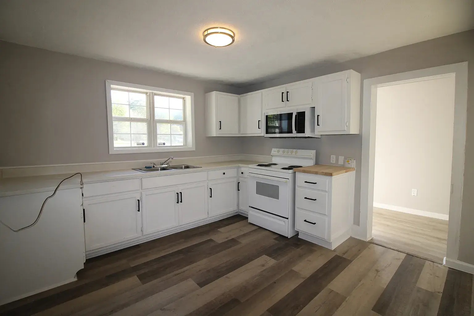 Building Photo - 102 Dale Ave