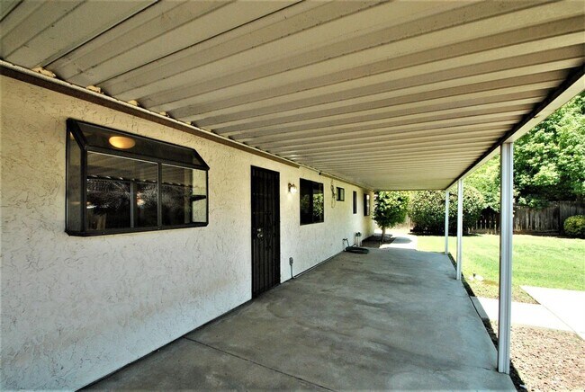 Building Photo - Lovely 4 Bedroom home in Clovis Unified