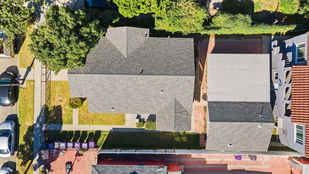 Building Photo - 1926 Lime Ave