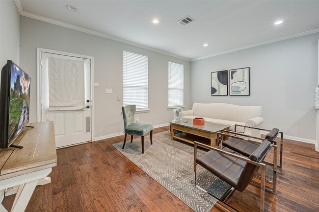 Building Photo - 921 Kern St