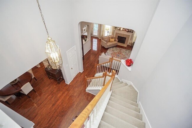 Building Photo - 16531 Village View Trail
