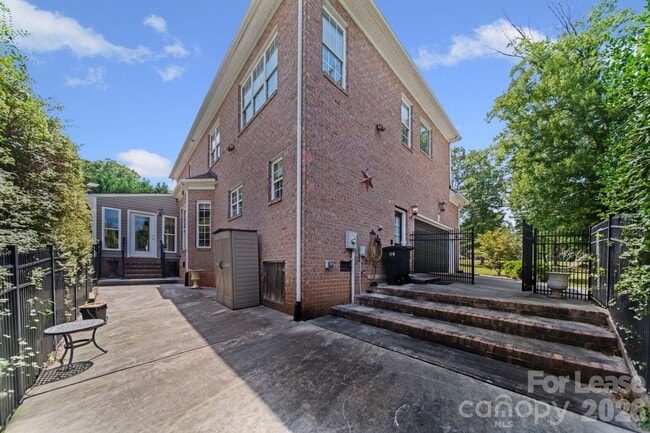 Building Photo - 7107 Nesbit Rd