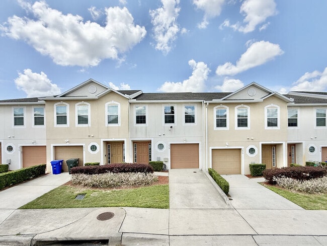 Building Photo - 3824 Exeter Ln
