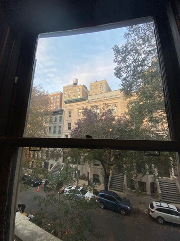 Building Photo - 169 W 76th St