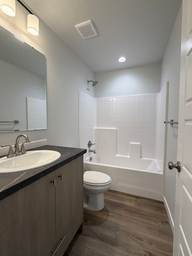 Building Photo - Move-In Special! Brand new 3 bed 2 bath ho...