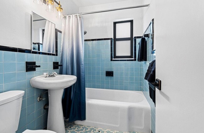 Building Photo - 1430 NE 16th Ave